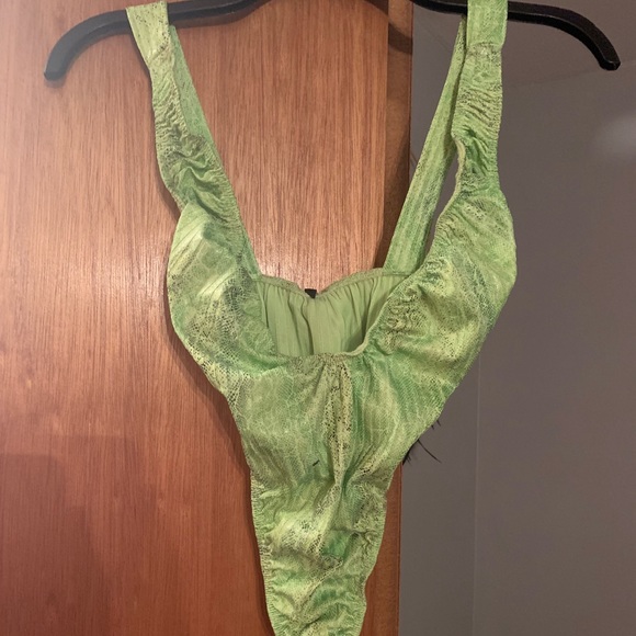 Fashion Nova lime green bodysuit - Picture 2 of 2